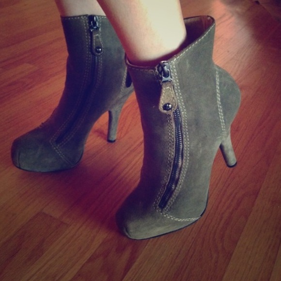 ⭐️BOGO FREE⭐️ L.A.M.B Leather Booties - Picture 2 of 8